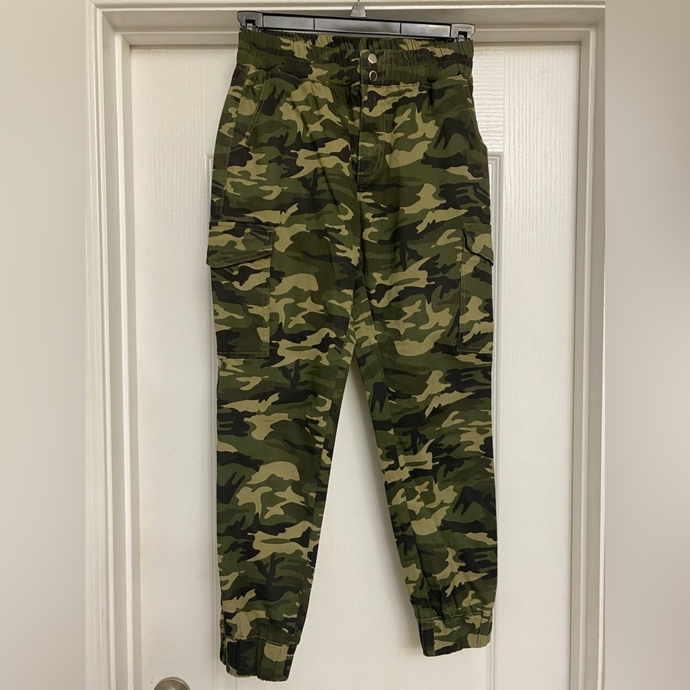 Almost Famous Cargo Pants Size M